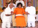 13. Dr G Venkataraman (left) and Sri K. Chakravarthi with Swami after the ceremony
